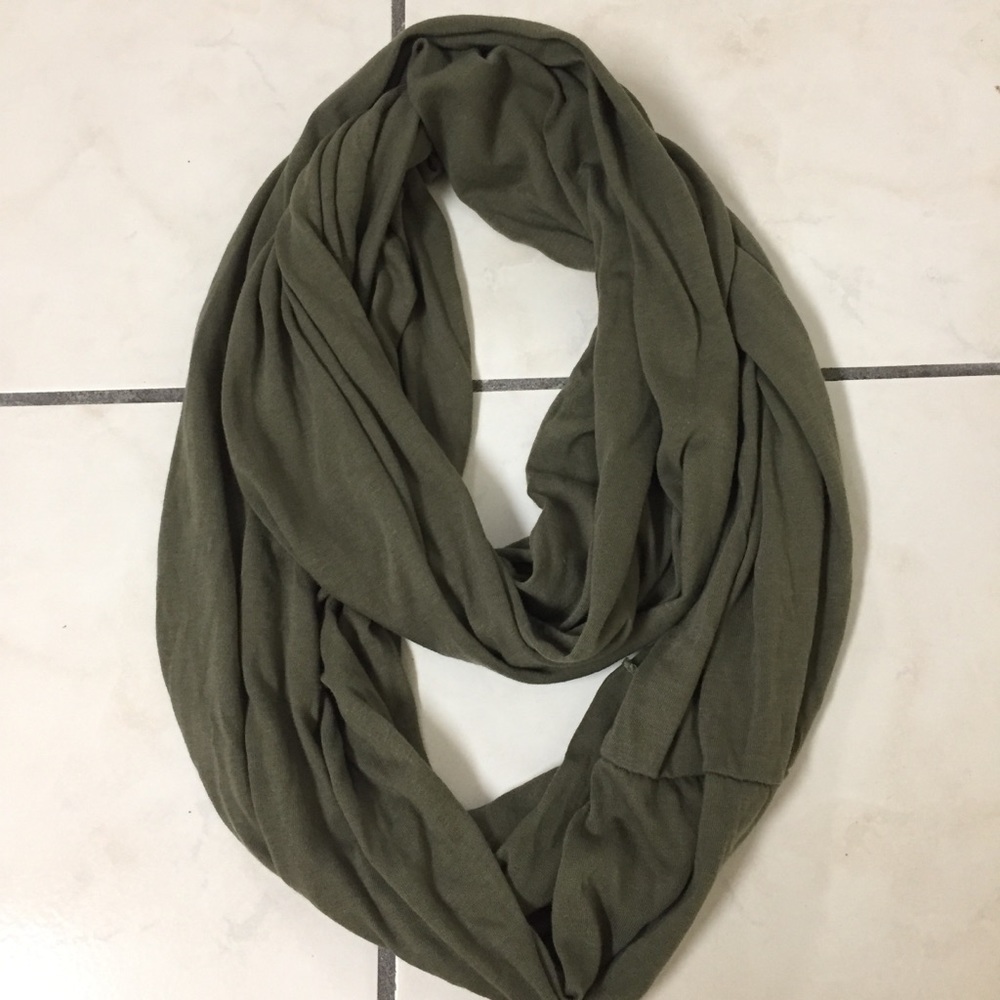 🚫 SOLD Charlotte Russe Olive Infinity Scarf
